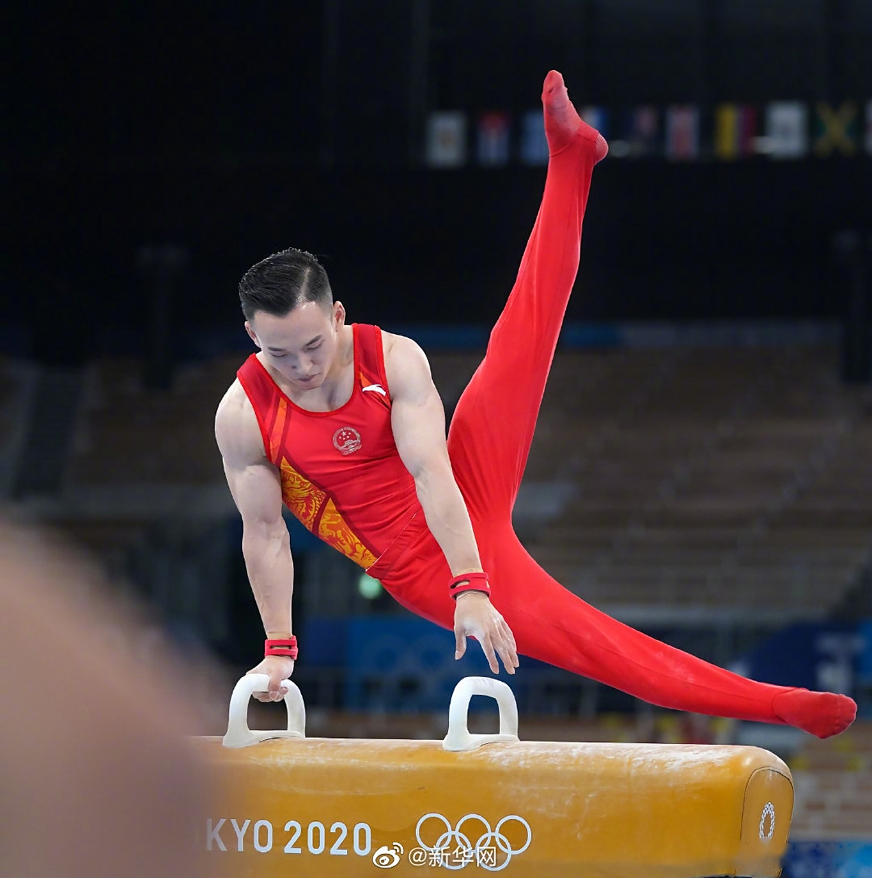 爱游戏娱乐-剑门山猫队小胜徽州雄鲨队，体操大师赛上演裁判判罚引热议！(诸暨杨少炜打过职业篮球赛)